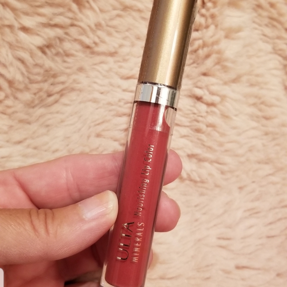 SIX (6) PIECE LOT NWT of lipstick and gloss